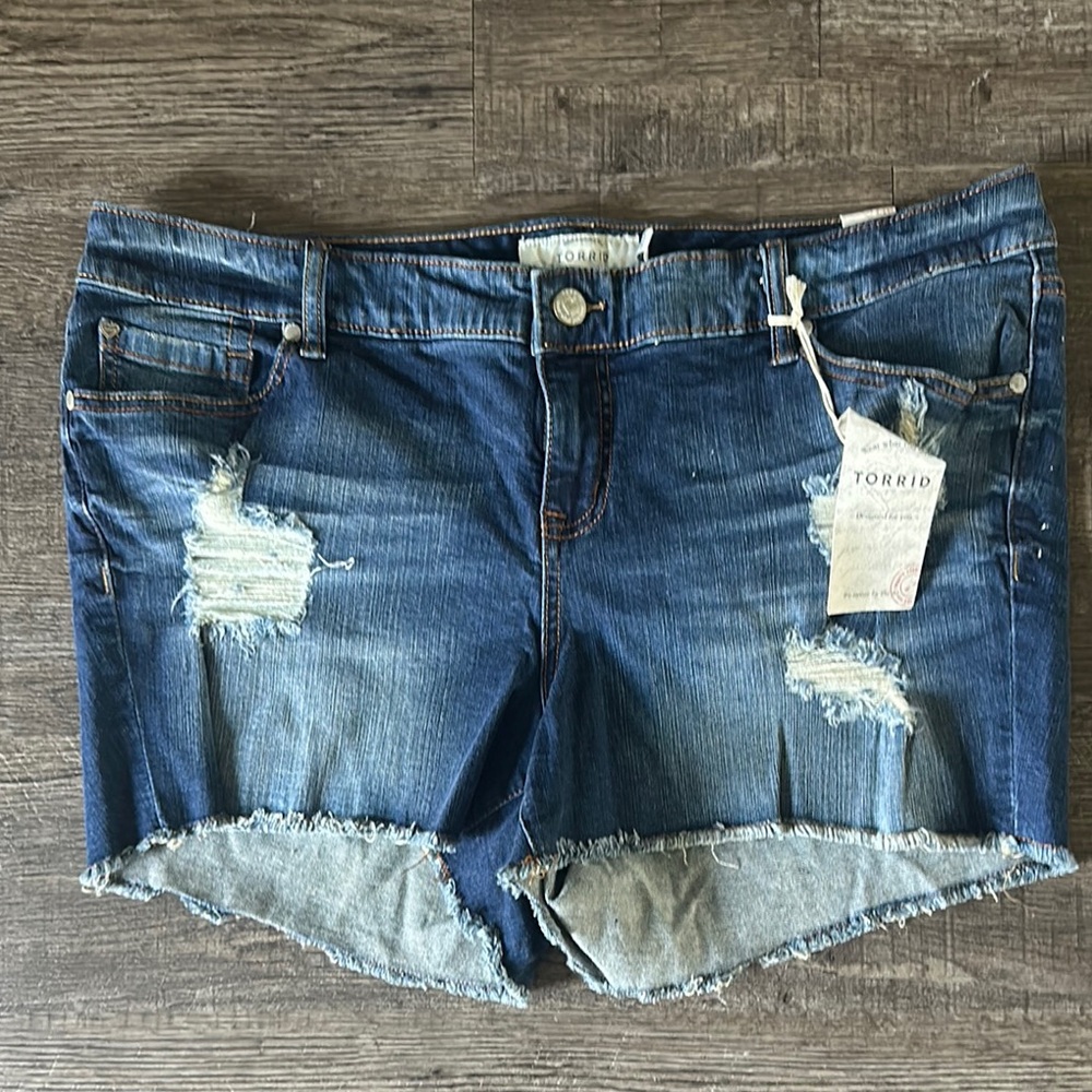 Torrid Women's Blue Distressed Denim Shorts 18 NWT
